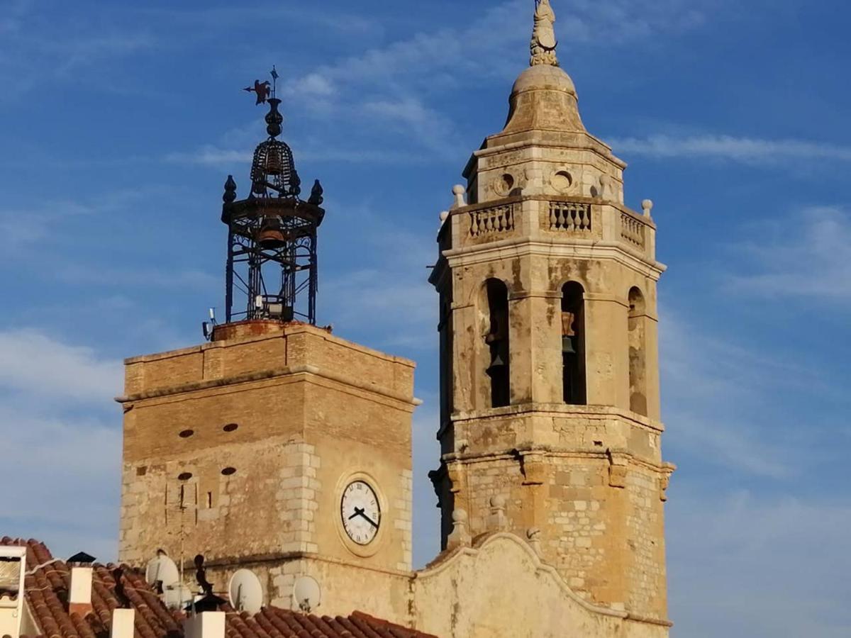 Apartamento Ático con Fantásticas Vistas al Mar y la iglesia Sitges Exterior foto
