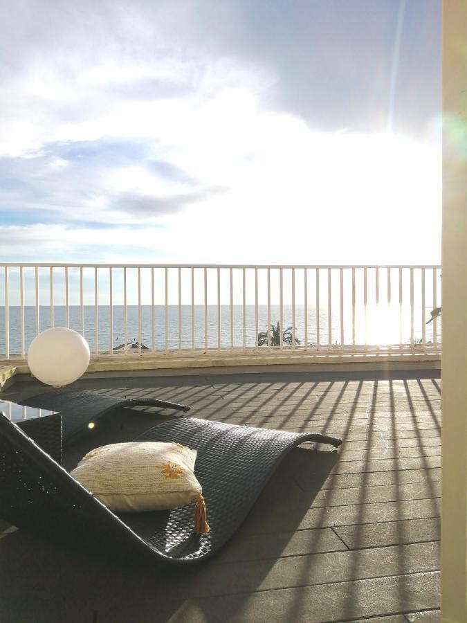 Apartamento Ático con Fantásticas Vistas al Mar y la iglesia Sitges Exterior foto