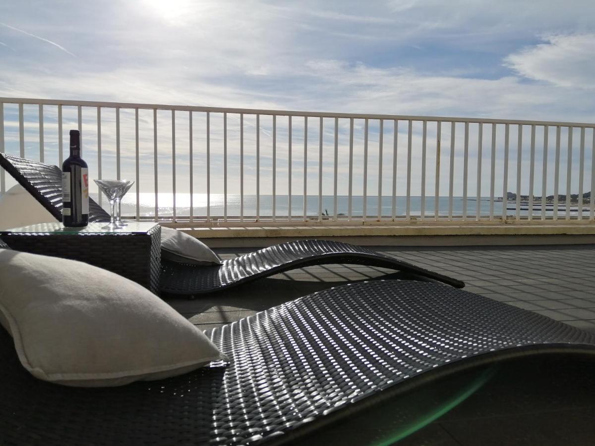 Apartamento Ático con Fantásticas Vistas al Mar y la iglesia Sitges Exterior foto