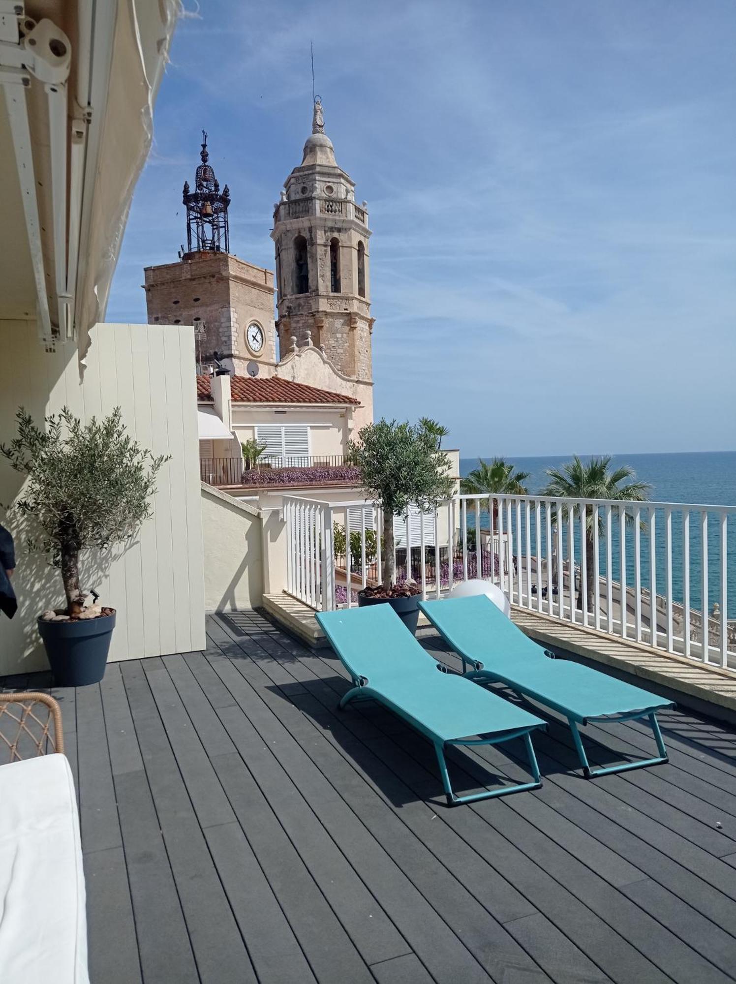 Apartamento Ático con Fantásticas Vistas al Mar y la iglesia Sitges Exterior foto