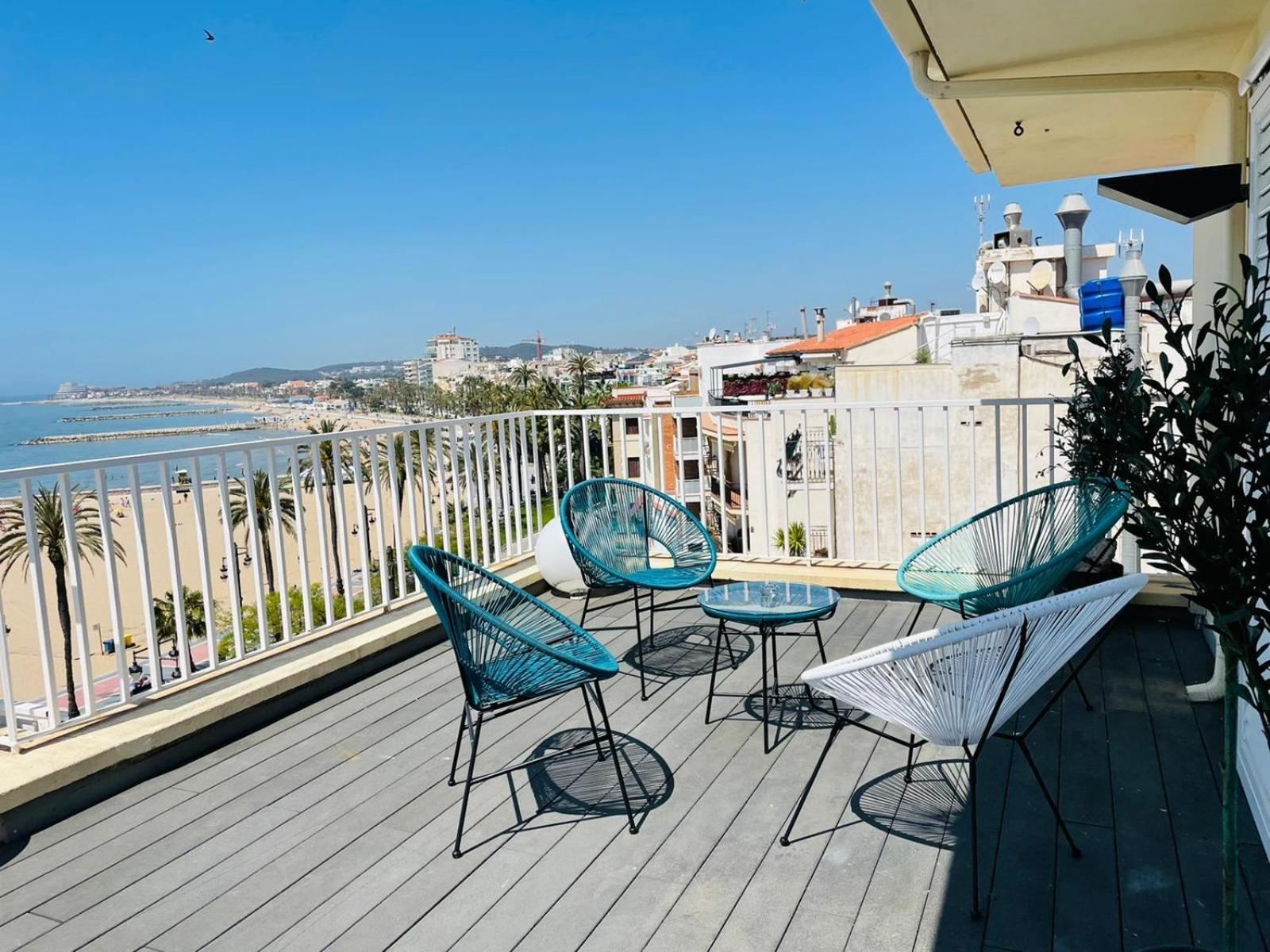 Apartamento Ático con Fantásticas Vistas al Mar y la iglesia Sitges Habitación foto